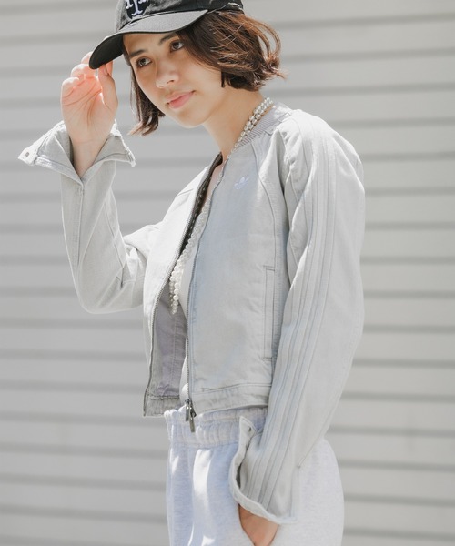 adidas(アディダス)の「adidas/アディダス ORI SST 2.0 TRACKTOP D デニム トラックトップ ショート丈 クロップド丈 トラックジャケット ジャージ ブルゾン ライトアウター サイドライン ダブルジップ レディース 2026年 秋 秋服 冬 冬服(デニムジャケット・レディース・グレー・S/M/L)」の18枚目の写真