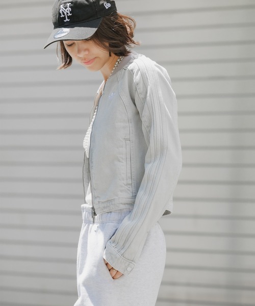 adidas(アディダス)の「adidas/アディダス ORI SST 2.0 TRACKTOP D デニム トラックトップ ショート丈 クロップド丈 トラックジャケット ジャージ ブルゾン ライトアウター サイドライン ダブルジップ レディース 2026年 秋 秋服 冬 冬服(デニムジャケット・レディース・グレー・S/M/L)」の19枚目の写真