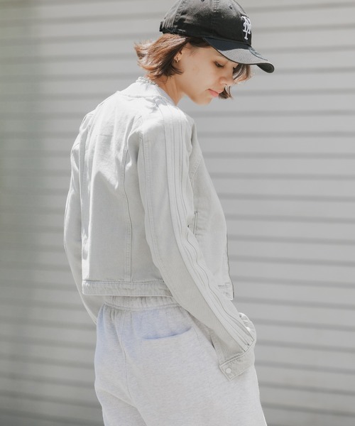 adidas(アディダス)の「adidas/アディダス ORI SST 2.0 TRACKTOP D デニム トラックトップ ショート丈 クロップド丈 トラックジャケット ジャージ ブルゾン ライトアウター サイドライン ダブルジップ レディース 2026年 秋 秋服 冬 冬服(デニムジャケット・レディース・グレー・S/M/L)」の21枚目の写真