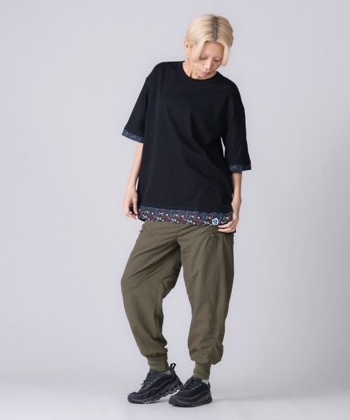rehacer（レアセル）の「rehacer : Botanical Layered Wide CS / ボタニカルレイヤード ワイドカットソー（Tシャツ/カットソー・レディース・ブラック/ホワイト・MEDIUM/SMALL）」の5枚目の写真