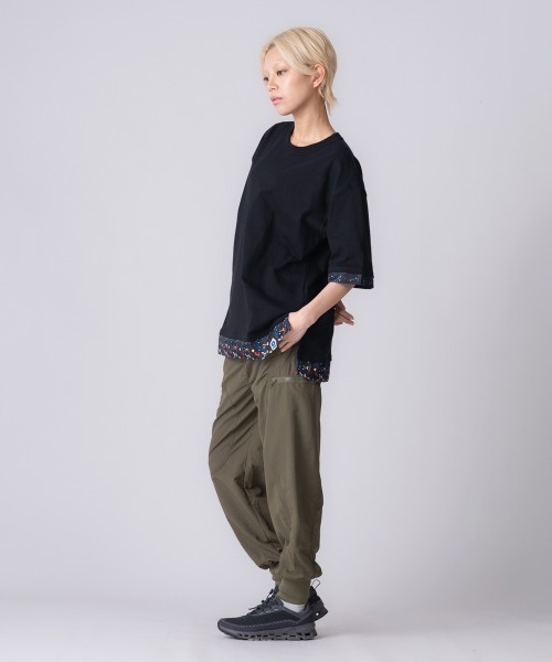 rehacer（レアセル）の「rehacer : Botanical Layered Wide CS / ボタニカルレイヤード ワイドカットソー（Tシャツ/カットソー・レディース・ブラック/ホワイト・MEDIUM/SMALL）」の8枚目の写真