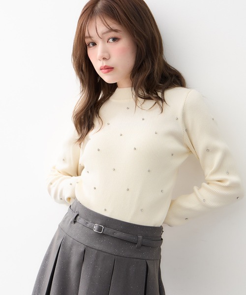 INGNI(イング)の「ハイネックビジュー付リブニット(ニット/セーター・レディース・グレー/ブラック/ボルドー/アイボリー・M)」の2枚目の写真
