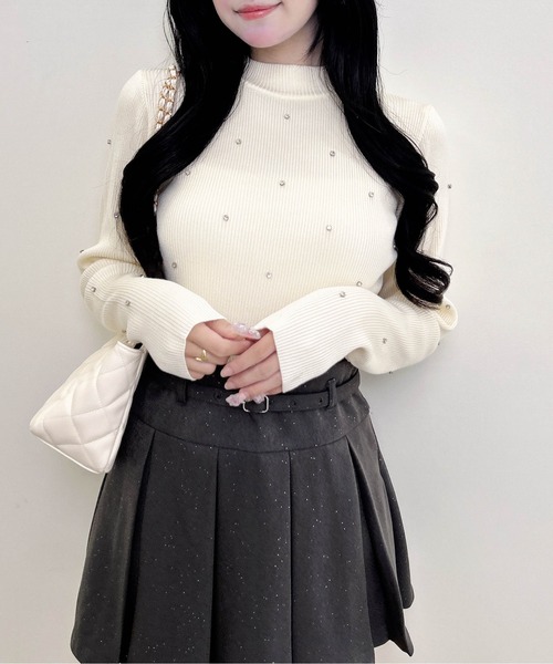 INGNI(イング)の「ハイネックビジュー付リブニット(ニット/セーター・レディース・グレー/ブラック/ボルドー/アイボリー・M)」の5枚目の写真