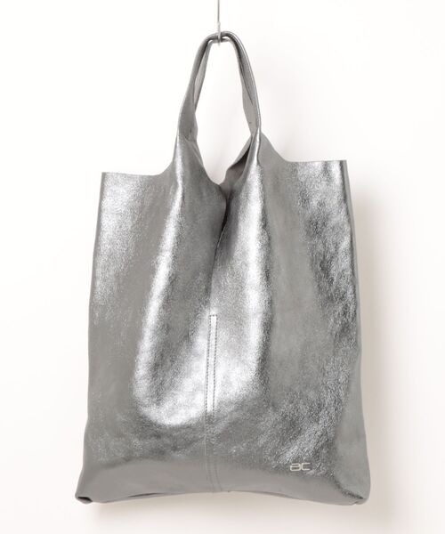 andrea cardone(アンドレアカルドネ)の「【ANDREA CARDONE】メタリック ソフトトートバッグ(Q66365)(トートバッグ・レディース・グレー・ALL)」の1枚目の写真