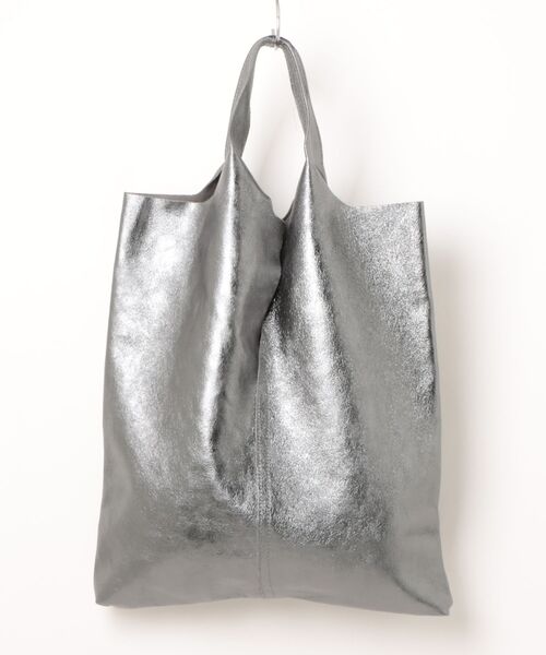 andrea cardone(アンドレアカルドネ)の「【ANDREA CARDONE】メタリック ソフトトートバッグ(Q66365)(トートバッグ・レディース・グレー・ALL)」の2枚目の写真
