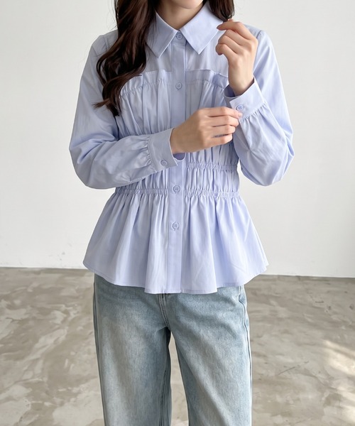 umune(ウムネ)の「シャーリングのシルエットで魅せる、大人フェミニンなフリルシャツ(シャツ/ブラウス・レディース・ブルー/ブラック/オフホワイト・FREE)」の19枚目の写真