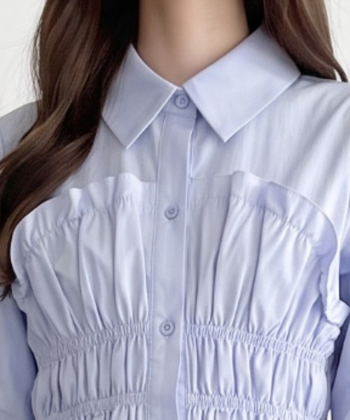umune(ウムネ)の「シャーリングのシルエットで魅せる、大人フェミニンなフリルシャツ(シャツ/ブラウス・レディース・ブルー/ブラック/オフホワイト・FREE)」の20枚目の写真