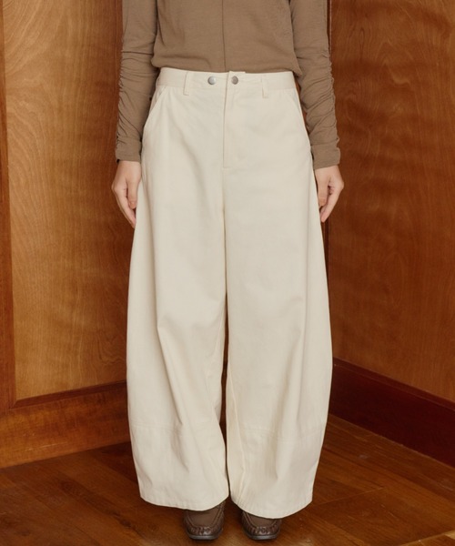OLUN(オルン)の「twill curve pants/ツイルカーブパンツ(その他パンツ・レディース・アイボリー/ダークベージュ/ブラウン・SMALL/X-SMALL/FREE)」の19枚目の写真