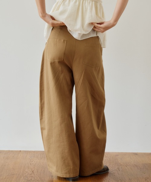 OLUN(オルン)の「twill curve pants/ツイルカーブパンツ(その他パンツ・レディース・アイボリー/ダークベージュ/ブラウン・SMALL/X-SMALL/FREE)」の14枚目の写真