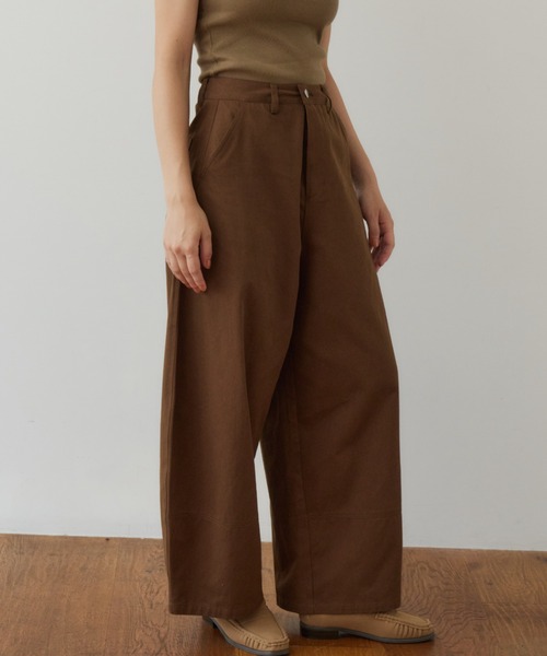 OLUN(オルン)の「twill curve pants/ツイルカーブパンツ(その他パンツ・レディース・アイボリー/ダークベージュ/ブラウン・SMALL/X-SMALL/FREE)」の9枚目の写真