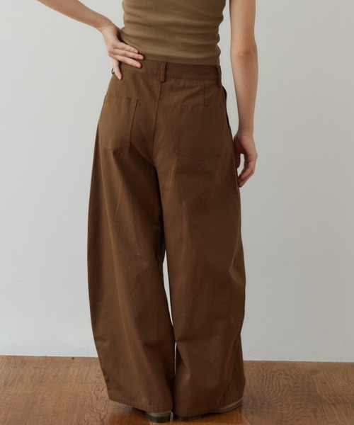 OLUN(オルン)の「twill curve pants/ツイルカーブパンツ(その他パンツ・レディース・アイボリー/ダークベージュ/ブラウン・SMALL/X-SMALL/FREE)」の18枚目の写真