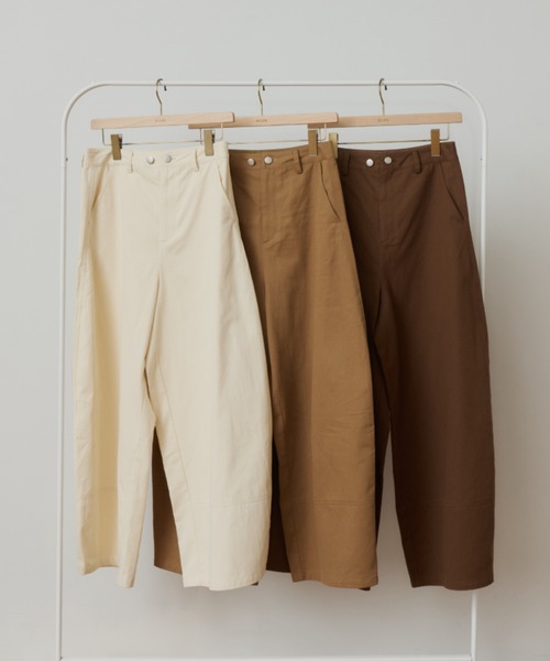 OLUN(オルン)の「twill curve pants/ツイルカーブパンツ(その他パンツ・レディース・アイボリー/ダークベージュ/ブラウン・SMALL/X-SMALL/FREE)」の5枚目の写真