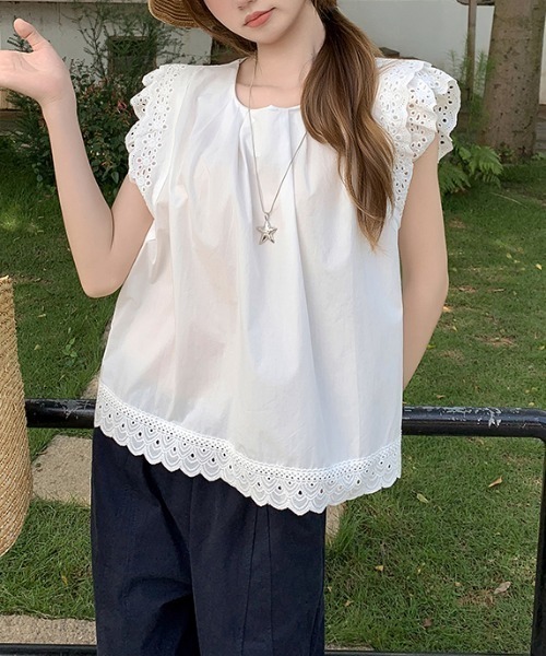 FAVORITO（ファヴォリート）の「フリルスリーブブラウス（シャツ/ブラウス・レディース・ホワイト/ライトブルー・S/M/L）」の3枚目の写真