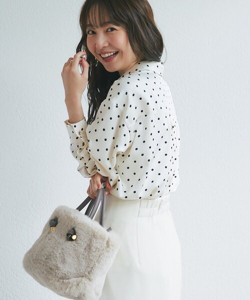 La boutique BonBon(ラブティックボンボン)の「プリントヴィンテージサテンシャツ(シャツ/ブラウス・レディース・ブラウン/オフホワイト・FREE)」の4枚目の写真