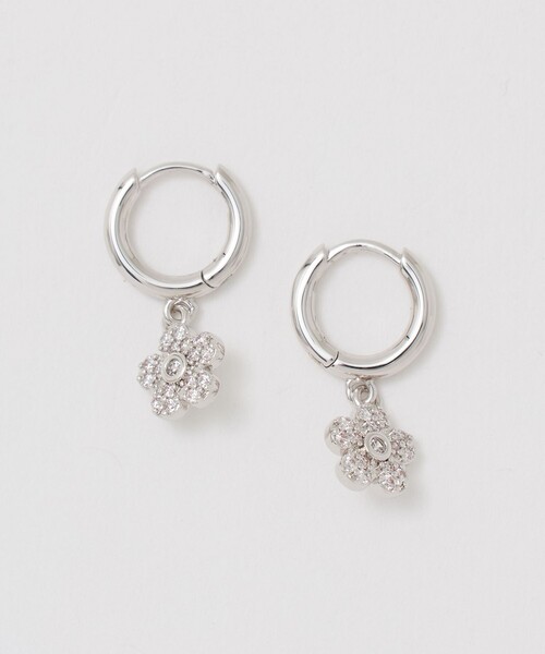 UNITED ARROWS（ユナイテッドアローズ）の「ミニフラワー&フープ ピアス（ピアス（両耳用）・レディース・ゴールド/シルバー・FREE）」の2枚目の写真