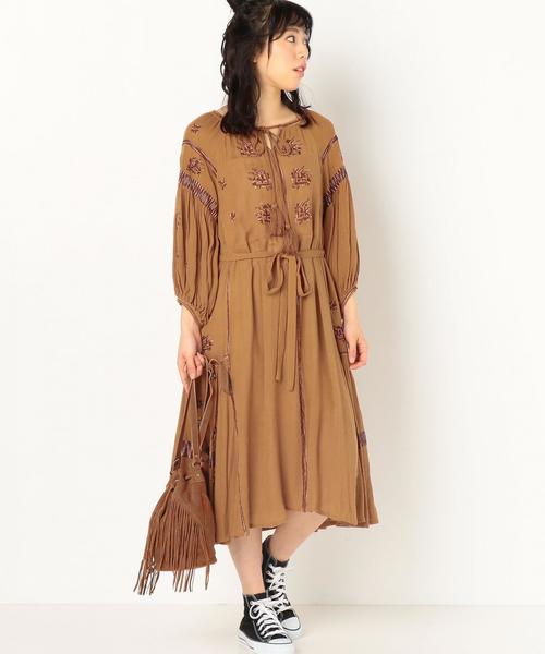 Another Edition(アナザーエディション)の「レーヨン刺繍ワンピース/AEBC Ry EMB OP◆(ワンピース・レディース・オフホワイト/マスタード・FREE)」の3枚目の写真