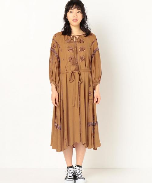 Another Edition(アナザーエディション)の「レーヨン刺繍ワンピース/AEBC Ry EMB OP◆(ワンピース・レディース・オフホワイト/マスタード・FREE)」の5枚目の写真