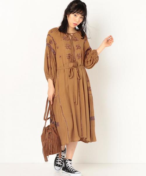 Another Edition(アナザーエディション)の「レーヨン刺繍ワンピース/AEBC Ry EMB OP◆(ワンピース・レディース・オフホワイト/マスタード・FREE)」の6枚目の写真