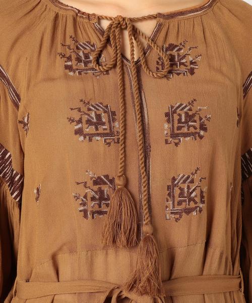 Another Edition(アナザーエディション)の「レーヨン刺繍ワンピース/AEBC Ry EMB OP◆(ワンピース・レディース・オフホワイト/マスタード・FREE)」の10枚目の写真