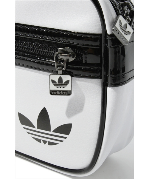 adidas Originals（アディダスオリジナルス）の「AC MINI AIRLINE（ショルダーバッグ・レディース・ホワイト/ブラック・ONE SIZE）」の5枚目の写真
