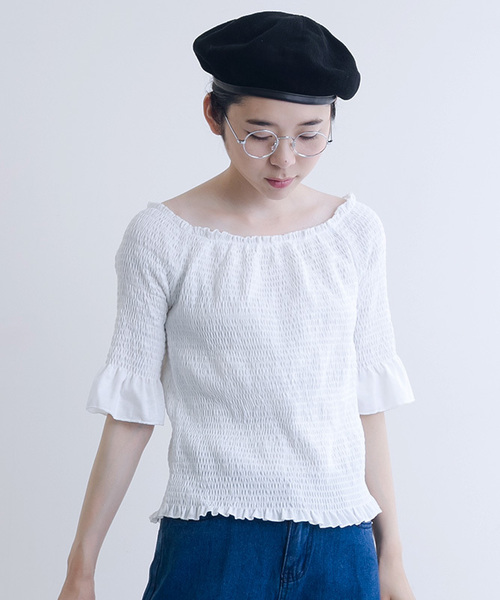 MERLOT（メルロー）の「フリルシャーリングオフショルトップス1168（シャツ/ブラウス・レディース・レッド/オフホワイト/イエロー/ブラック・FREE）」の2枚目の写真