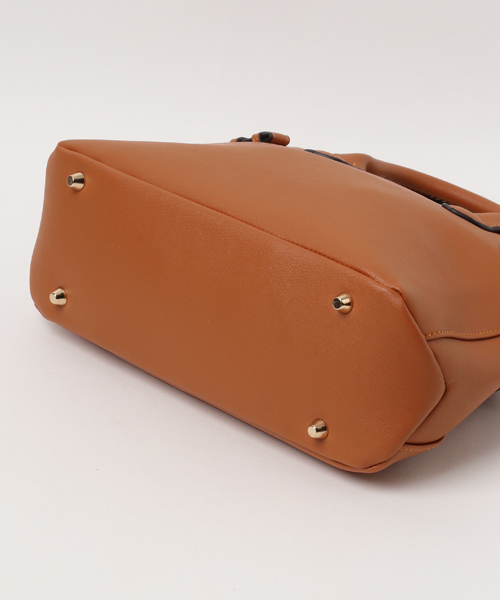 PLAIN CLOTHING（プレーンクロージング）の「サイドベルト2wayバッグ【PLAIN CLOTHING】（ショルダーバッグ・レディース・ブラック/キャメル/グレー・FREE）」の5枚目の写真