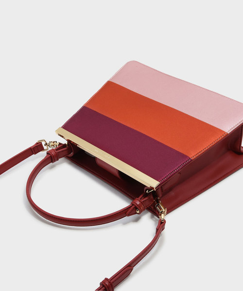 CHARLES & KEITH(チャールズ & キース)の「トラペゾイドストラクチャードハンドバッグ / TRAPEZIOD STRUCTURED HANDBAG(ハンドバッグ・レディース・ブラック/レッド/マルチ・L)」の11枚目の写真