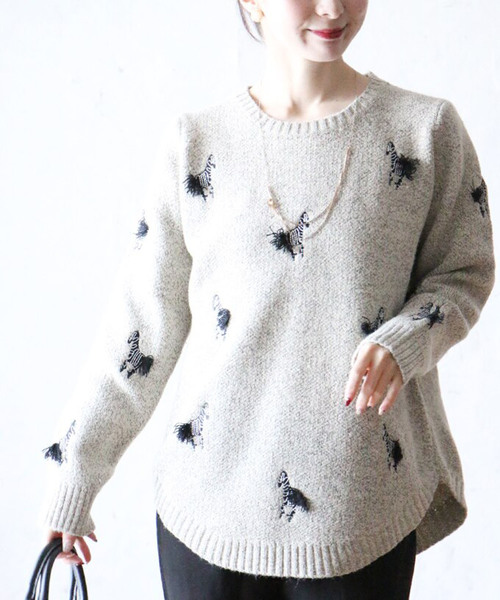 cawaii（カワイイ）の「【お尻が隠れるラウンド裾】シマウマ駆け巡る刺繍ニット/（ニット/セーター・レディース・グレー・M/XL）」の10枚目の写真