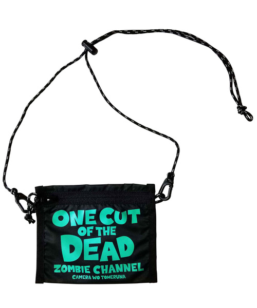 MEDICOM TOY LIFE ENTERTAINMENT(メディコムトイライフエンターテイメント)の「2 WAY POUCH “カメラを止めるな!”(ボディバッグ/ウエストポーチ・メンズ・ブラック×ホワイト/ブラック×レッド/ブラック×グリーン・FREE)」の1枚目の写真