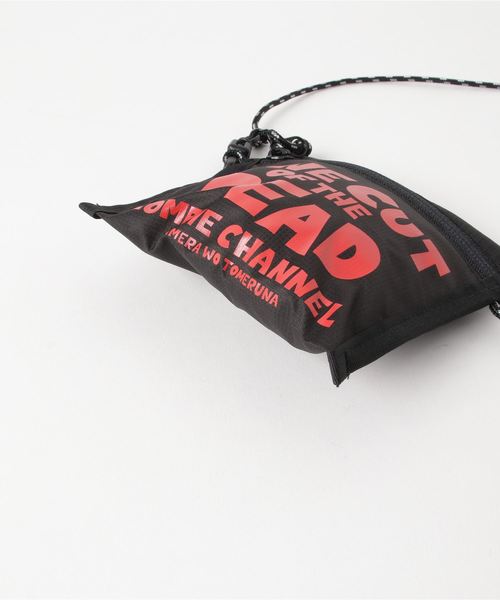 MEDICOM TOY LIFE ENTERTAINMENT(メディコムトイライフエンターテイメント)の「2 WAY POUCH “カメラを止めるな!”(ボディバッグ/ウエストポーチ・メンズ・ブラック×ホワイト/ブラック×レッド/ブラック×グリーン・FREE)」の6枚目の写真
