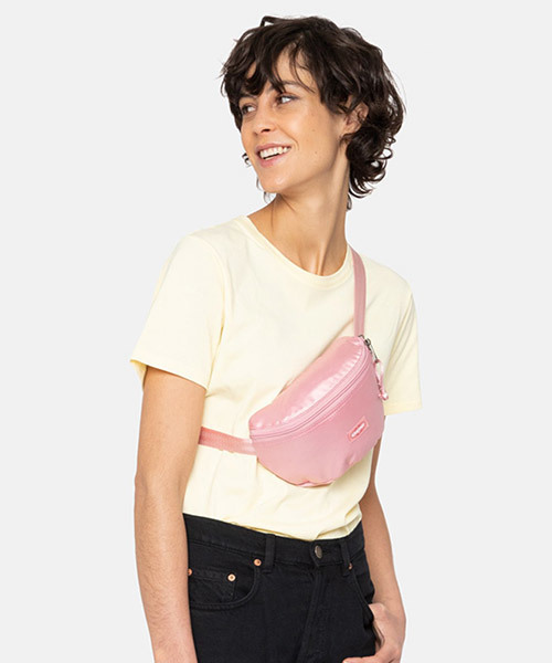 EASTPAK(イーストパック )の「SPRINGER SATINFACTION ミニショルダー/ウエストバッグ(ボディバッグ/ウエストポーチ)」|ピンク