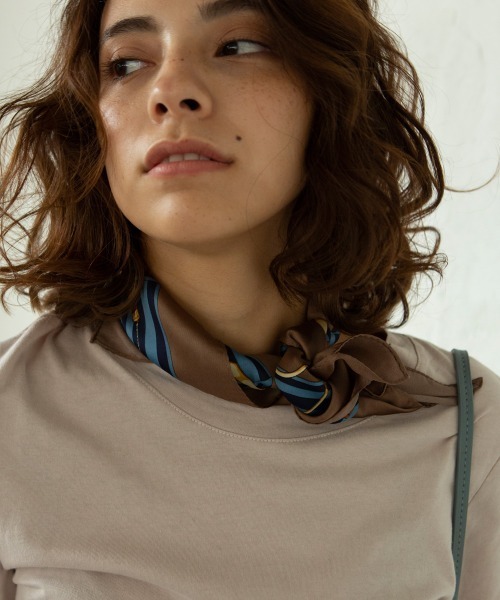 marjour（マージュール）の「CHAIN SCARF（バンダナ/スカーフ・レディース・ネイビー/ブラウン/グリーン・FREE）」の5枚目の写真