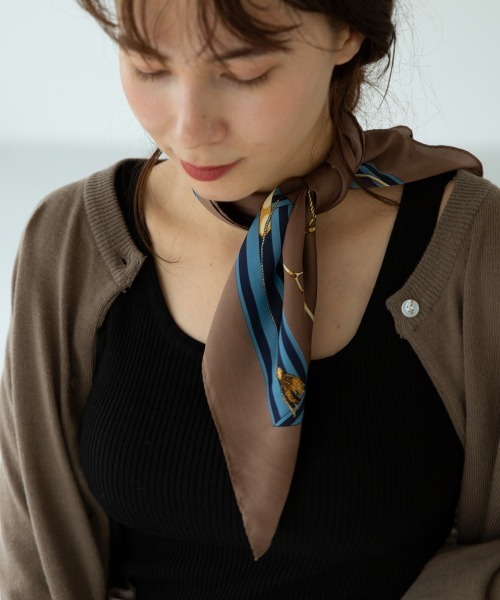 marjour（マージュール）の「CHAIN SCARF（バンダナ/スカーフ・レディース・ネイビー/ブラウン/グリーン・FREE）」の10枚目の写真