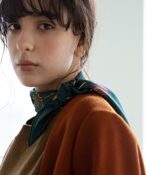 marjour（マージュール）の「CHAIN SCARF（バンダナ/スカーフ・レディース・ネイビー/ブラウン/グリーン・FREE）」の16枚目の写真