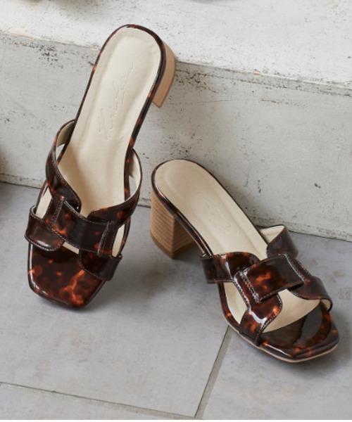 KOBE LETTUCE（コウベレタス）の「スクエアトゥワンベルトミュールサンダル（サンダル・レディース・ホワイト系その他/ブラック/ベージュ系その他/ブラウン系その他・L/LL/M/S）」の3枚目の写真