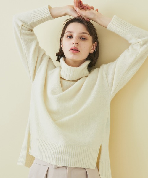 Toteme Tsuzurisaさん着用　ベージュ タートルネック ニット Toteme Tsuzurisaさん着用 ベージュ タートルネック ニット