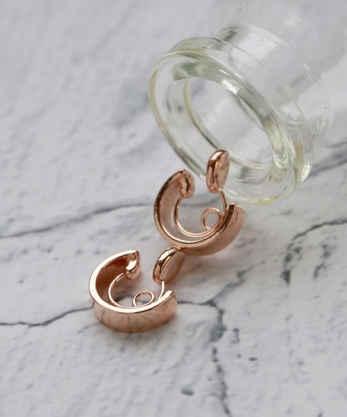 colleca la(コレカラ)の「miniループフィット・ミラーフープイヤリング(イヤリング・レディース・シルバー/ゴールド/ピンクゴールド・フリ-)」の3枚目の写真