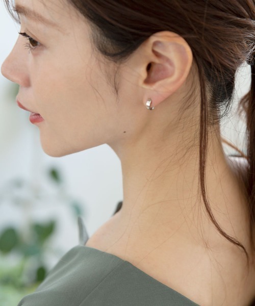 colleca la(コレカラ)の「miniループフィット・ミラーフープイヤリング(イヤリング・レディース・シルバー/ゴールド/ピンクゴールド・フリ-)」の7枚目の写真