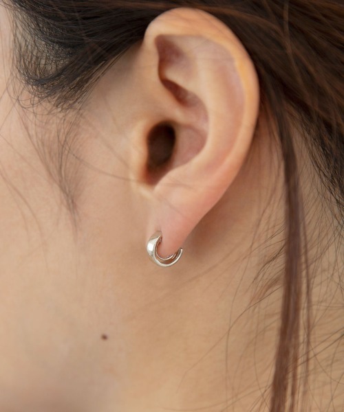 colleca la(コレカラ)の「miniループフィット・ミラーフープイヤリング(イヤリング・レディース・シルバー/ゴールド/ピンクゴールド・フリ-)」の4枚目の写真