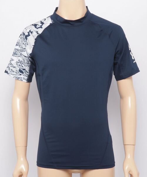 UNDER ARMOUR（アンダーアーマー）の「UAヒートギアアーマー ショートスリーブ ノベルティ（トレーニング/MEN）（Tシャツ/カットソー・メンズ・ネイビー/ブラック/ブラック×グリーン/ホワイト・MD/XL/LG/SM/3XL/XXL）」の4枚目の写真