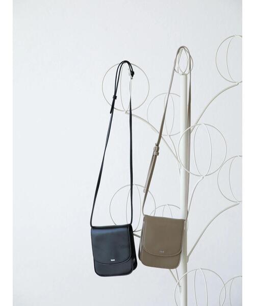 koe（コエ）の「フラップミニショルダーポーチ＊（ショルダーバッグ・レディース・ブラック/ライトピンク/グレイッシュベージュ・FREE）」の6枚目の写真