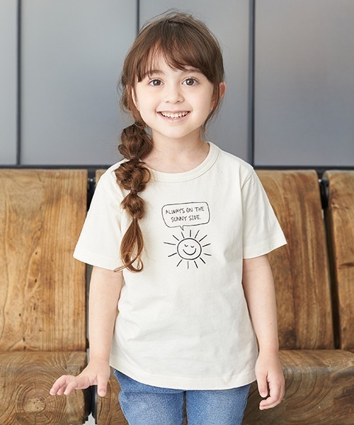 b・ROOM（ビールーム）の「【プチプラ】アソートグラフィック半袖Tシャツ（Tシャツ/カットソー・キッズ・ライトカーキ/マルチ/サックスブルー/アイボリー/キャメル/ブルーグレー/カーキ/グレー・110cm/130cm/150cm/100cm/120cm/140cm）」の2枚目の写真