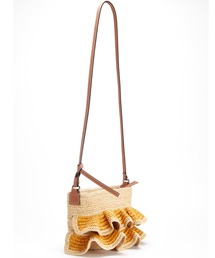 LOEWE（ロエベ）の「ラッフル ポシェットバッグ (ラフィア