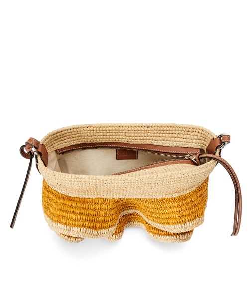 LOEWE（ロエベ）の「ラッフル ポシェットバッグ (ラフィア