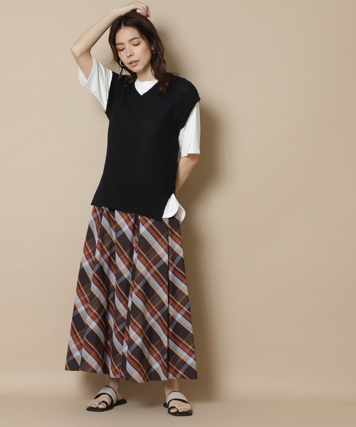 N.（N. Natural Beauty Basic）（エヌエヌナチュラルビューティーベーシック）の「◆スリーブレスＶネックニット（ニット/セーター・レディース・ブラック/ベージュ/テラコッタ・MEDIUM）」の4枚目の写真