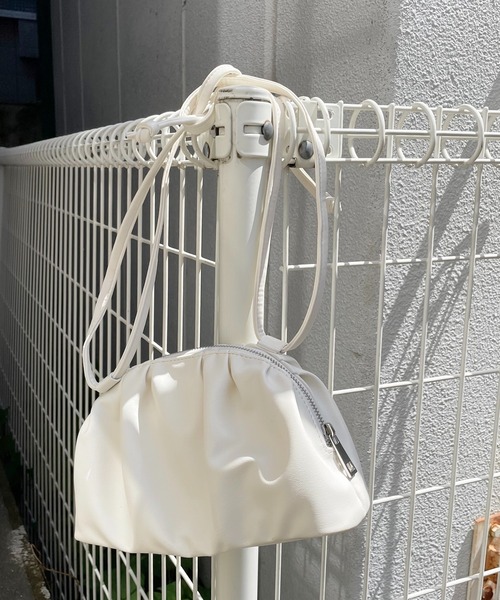 SPIRALGIRL（スパイラルガール）の「ギャザーショルダーバッグ（ショルダーバッグ・レディース・ブラック/オフホワイト/グリーン・FREE）」の9枚目の写真