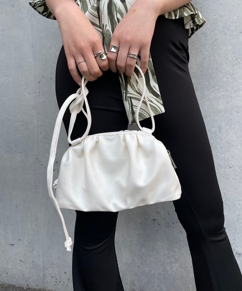 SPIRALGIRL（スパイラルガール）の「ギャザーショルダーバッグ（ショルダーバッグ・レディース・ブラック/オフホワイト/グリーン・FREE）」の8枚目の写真