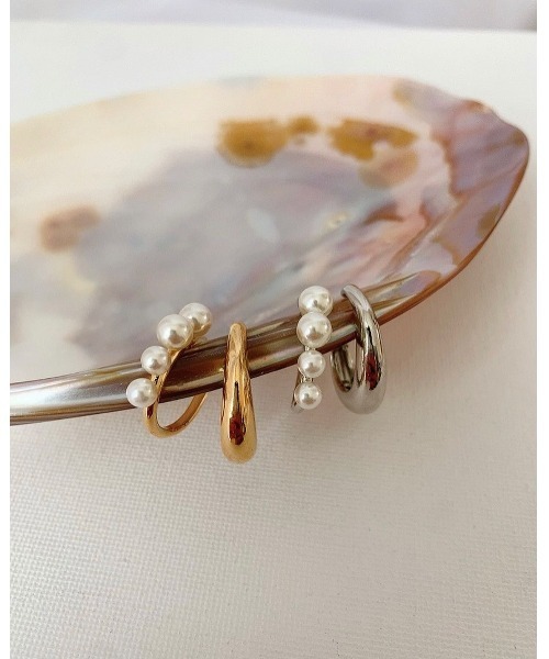 mou（モウ）の「フォーグレインズパールイヤーカフ（片耳用）（イヤーカフ・レディース・シルバー/ゴールド・FREE）」の2枚目の写真