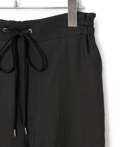 ADAM ET ROPE'（アダムエロペ）の「ナイロンドロストイージーパンツ（その他パンツ・レディース・ブラック/カーキ・FREE）」の9枚目の写真