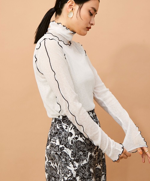 ADAM ET ROPE'（アダムエロペ）の「シアーテレコメローフリルタートル（Tシャツ/カットソー・レディース・ホワイト/ライトグレー/ブラック・FREE）」の8枚目の写真